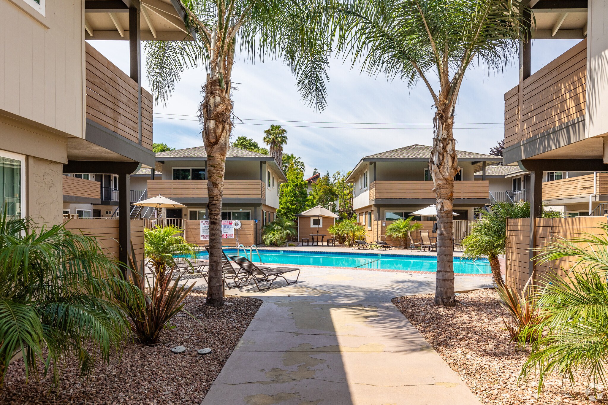 Los Altos Court photo 4